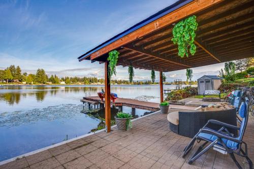 Covington House | Lakefront Home with Fire Pit, Dock in Kent!