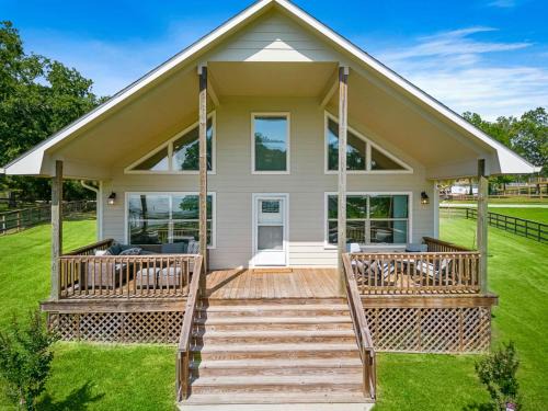 West Livingston House | Lakefront home with huge yard and picturesque front Porch