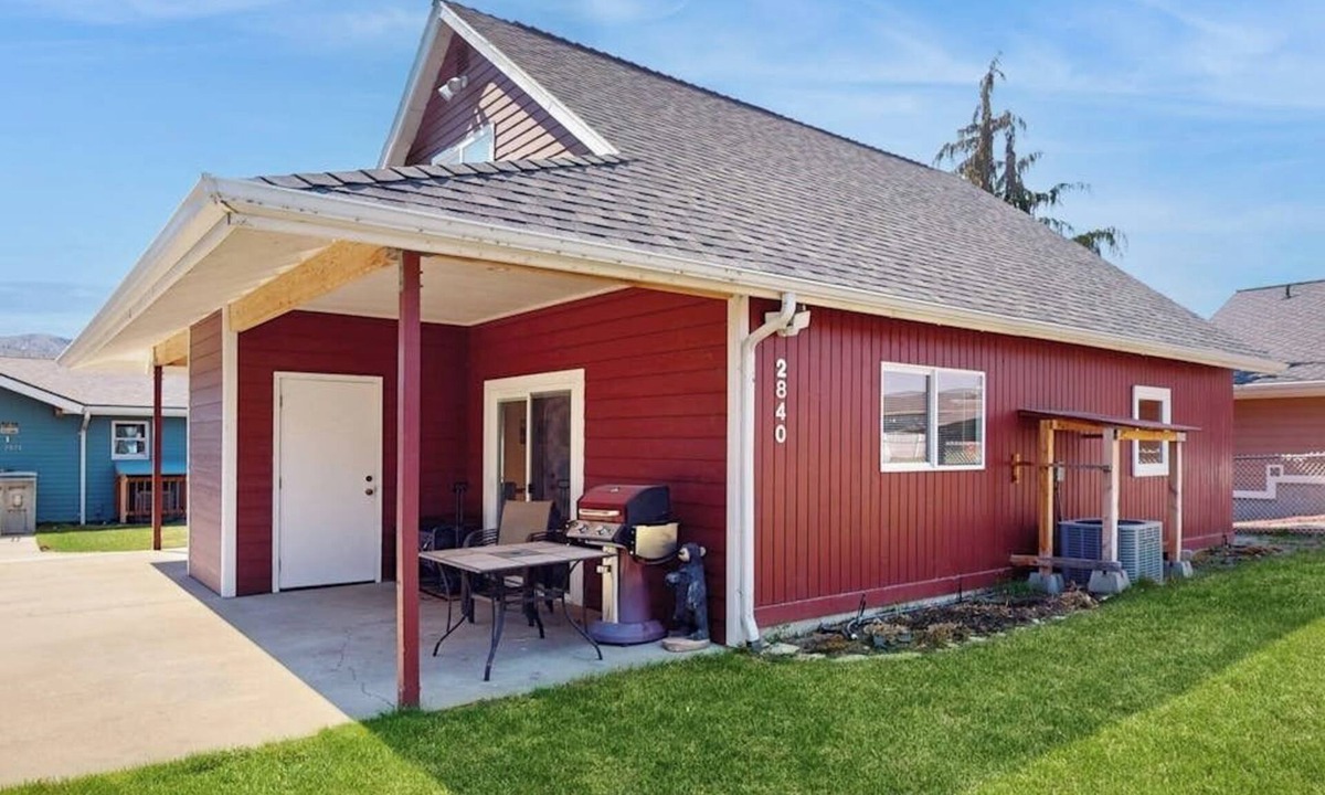 Manson House | Lakefront home with patio, lake views & shared dock access