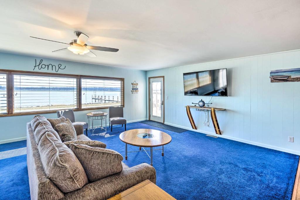 Buckeye Lake House | Lakefront Home with Rooftop Deck, Grill, Games!