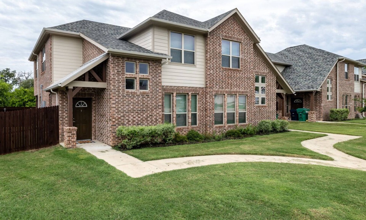 Denton House | Lakefront Home – World Cup Fun!