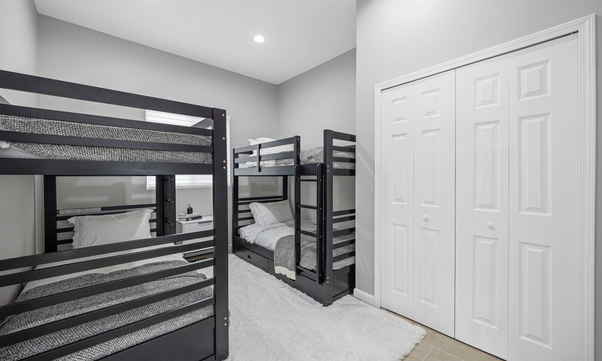 White Lake House | Lakefront Hot Tub, Beach & More!