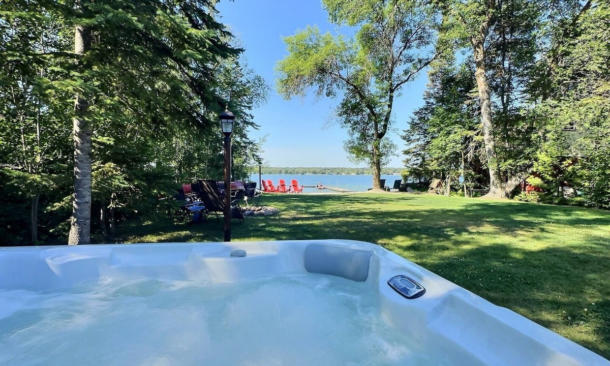 Beaconia House | Lakefront Hot Tub Cabin | 4-Season | Dock | Sleeps 8