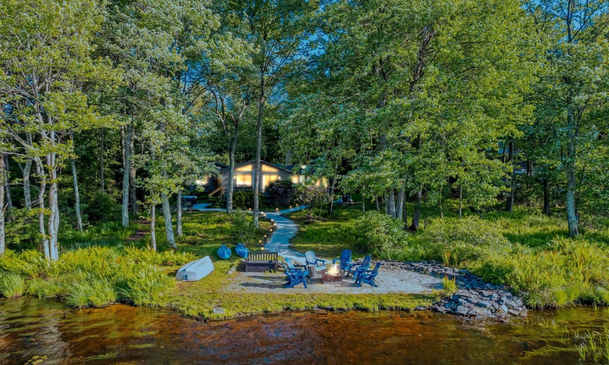 Gouldsboro House | Lakefront, Hot Tub, Dog Friendly, Resort Amenities