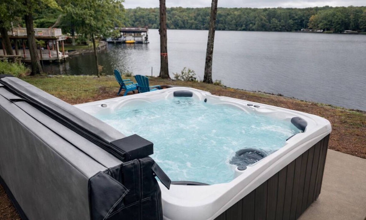 North Shore Acres House | Lakefront, Hot Tub, Firepit, Dock w/Boat Slip, Pet Friendly, Kayak
