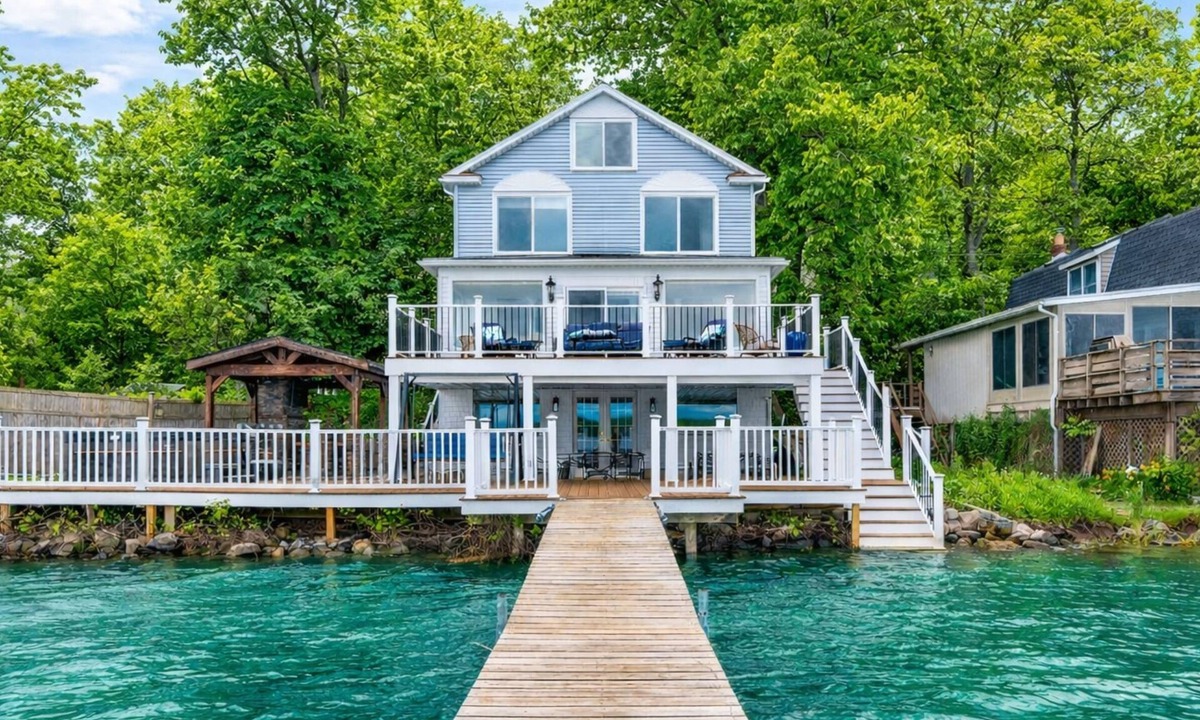 Seneca Falls House | Lakefront | Hot Tub | 10 Guest | Dock + Kayaks