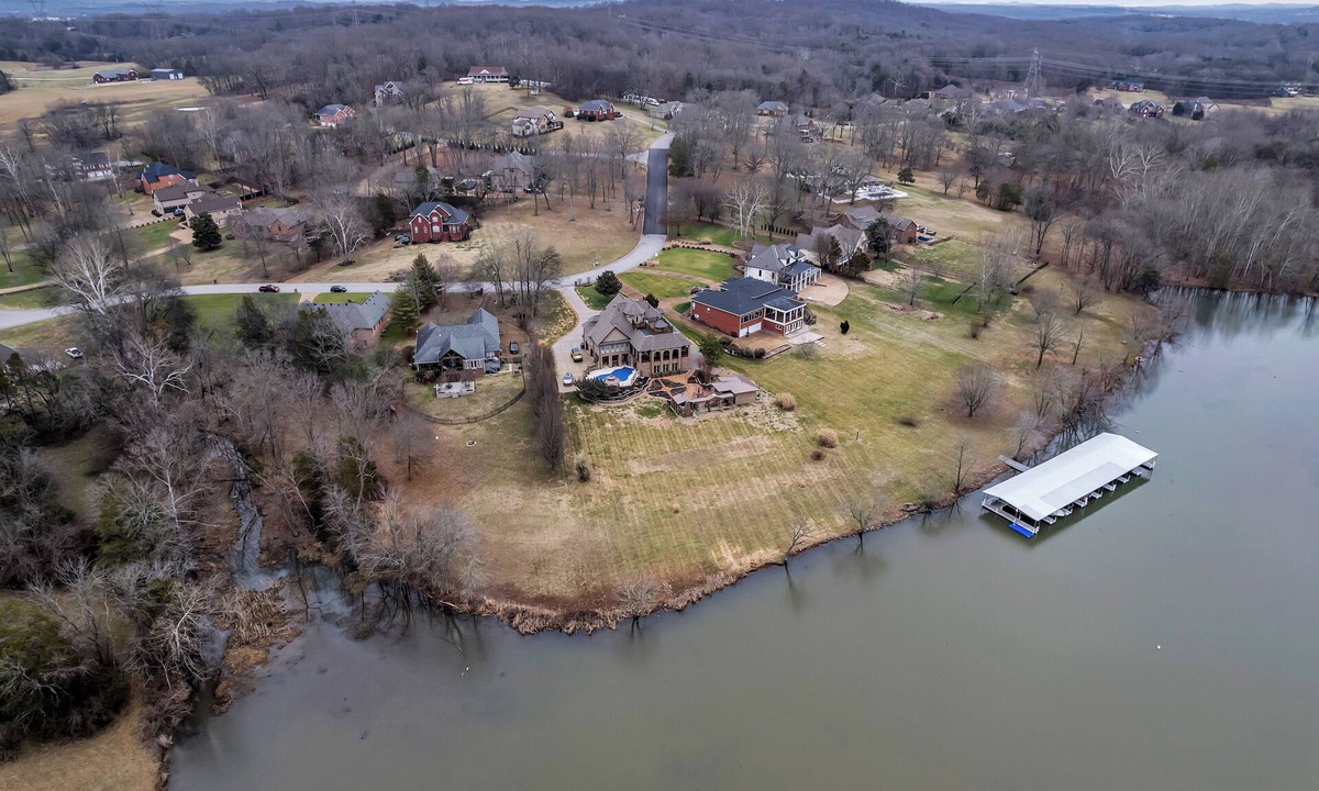 Mount Juliet House | LakeFront ♥ HotTub ♥ Dock ♥ 4BD4.5BA ♥ FreeParking