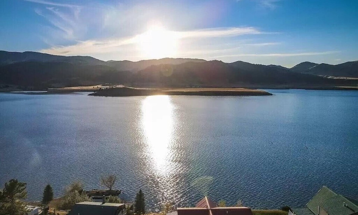 Wolf Creek House | Lakefront house on Holter Lake