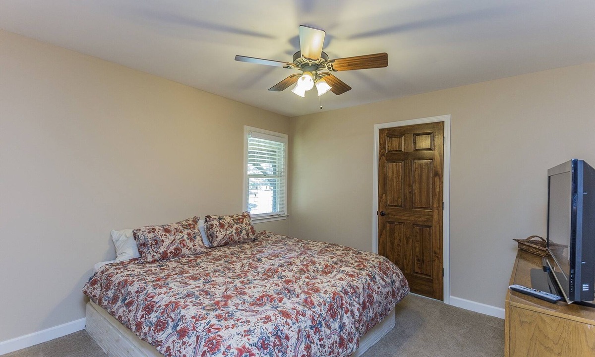 Greensboro House | Lakefront House, One of a Kind Point, Near the Ritz, Sandbar & Boathouse