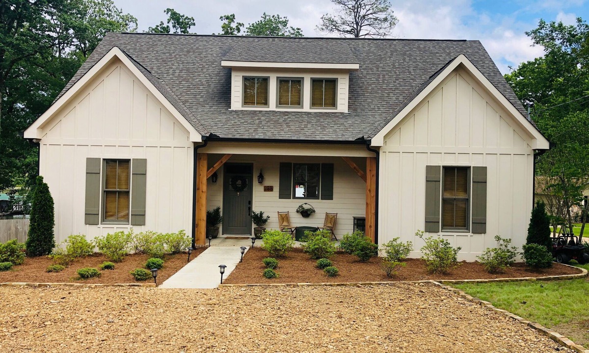 Guntersville House | LAKEFRONT HOUSE, PLENTY OF PARKING