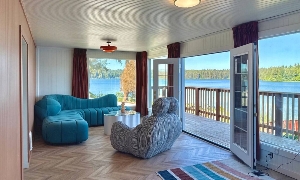 Dunes City House | Lakefront House w/Panoramic Views, Balcony & Dock