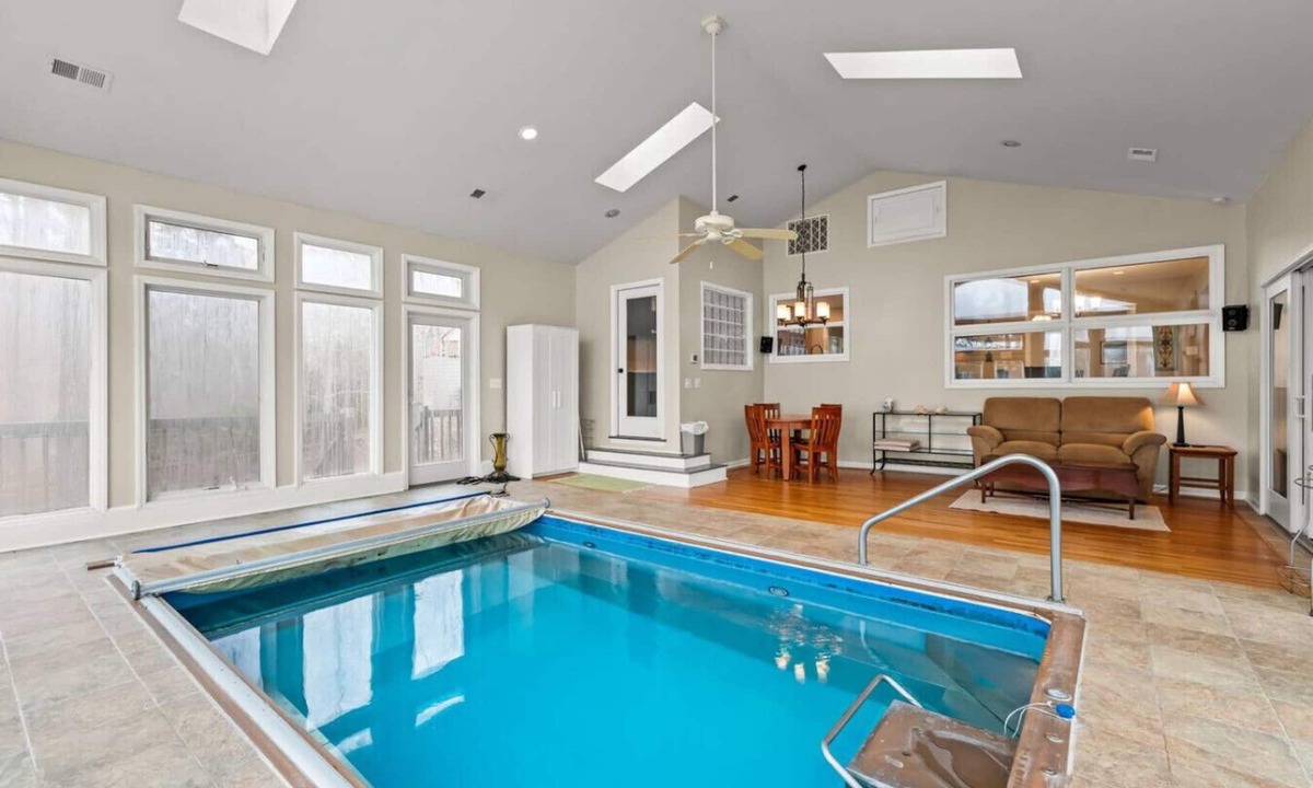 Jamestown House | Lakefront, Indoor Pool, 3 Bedroom w/Gym & Playroom