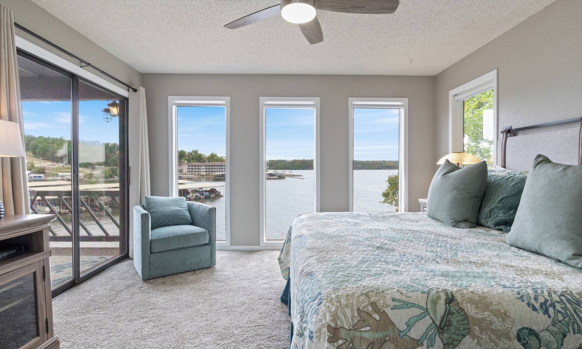 Osage Beach Condo | Lakefront - King Bed - No Stairs - Salt Water Pool - Putting Green - Views