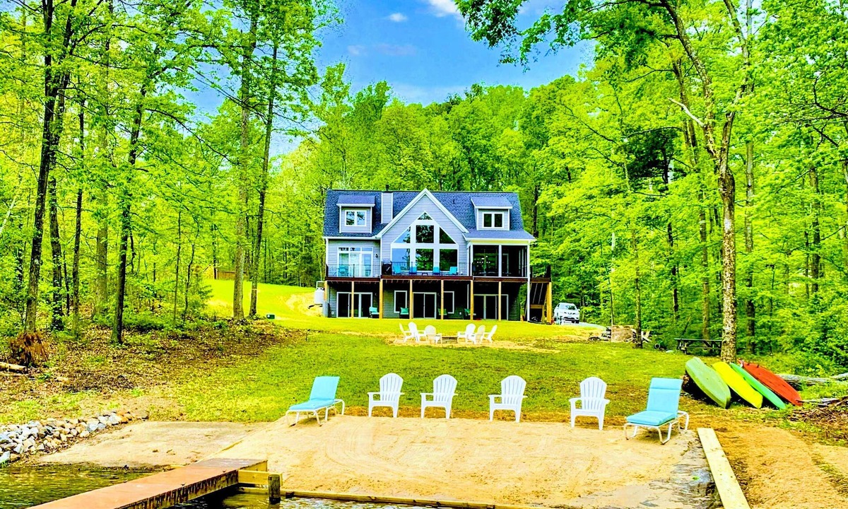 Mineral House | Lakefront Lake Anna 5 Suites All Water Views