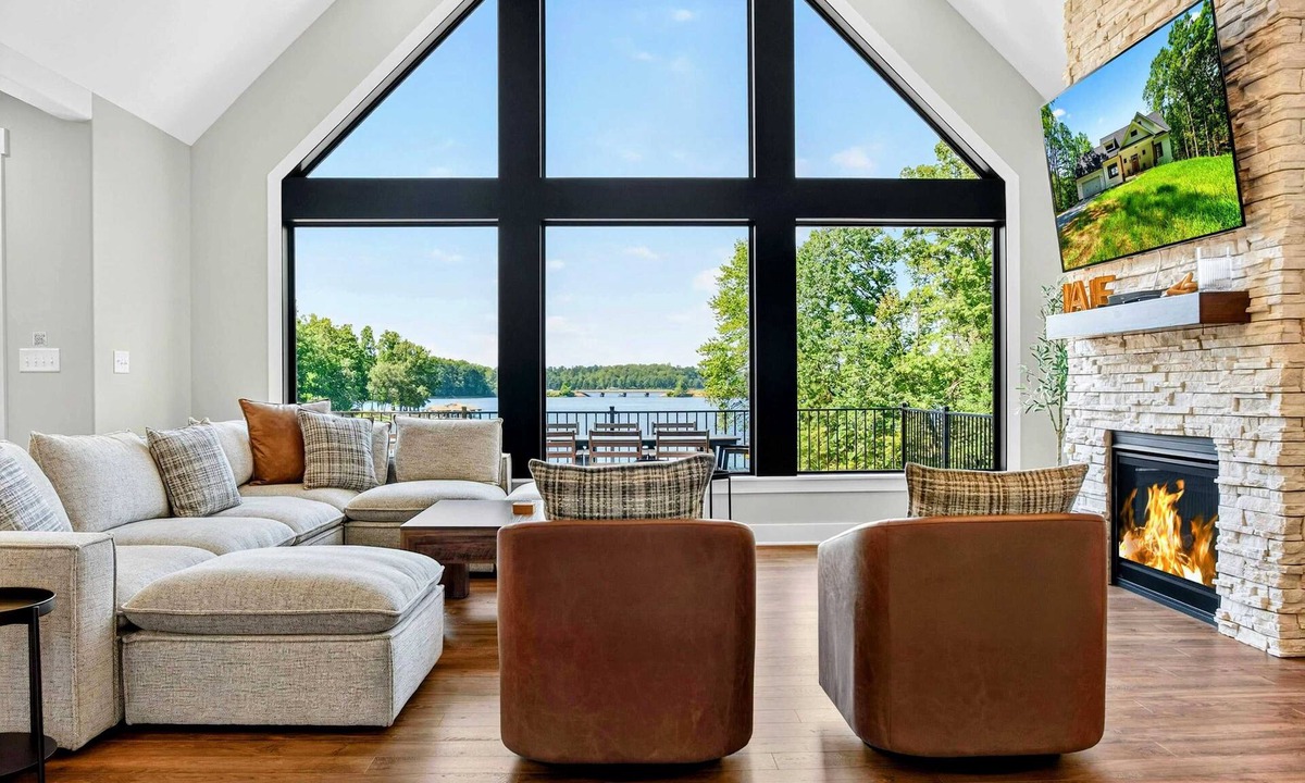 Bumpass House | Lakefront Lake Anna, Beach, Dock, Views