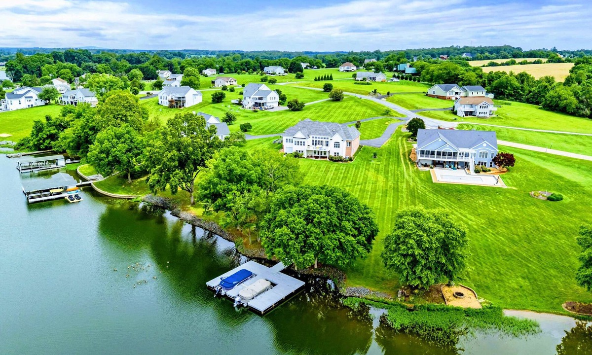 Livingston House | Lakefront @ Lake Anna, Deck, Boat House, Beach