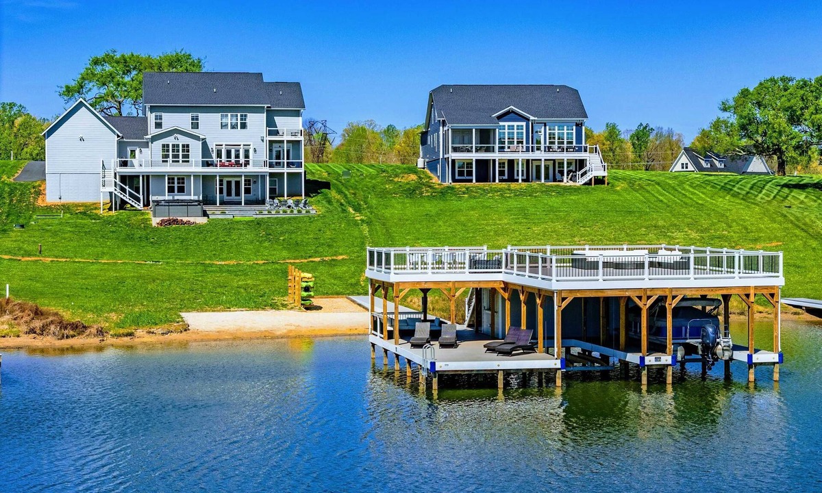 Mineral House | Lakefront Lake Anna, Dock, & Swim Spa