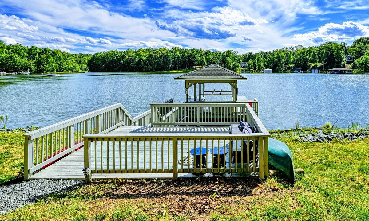 Mineral House | Lakefront Lake Anna, Dock, Views, Deck, Movies
