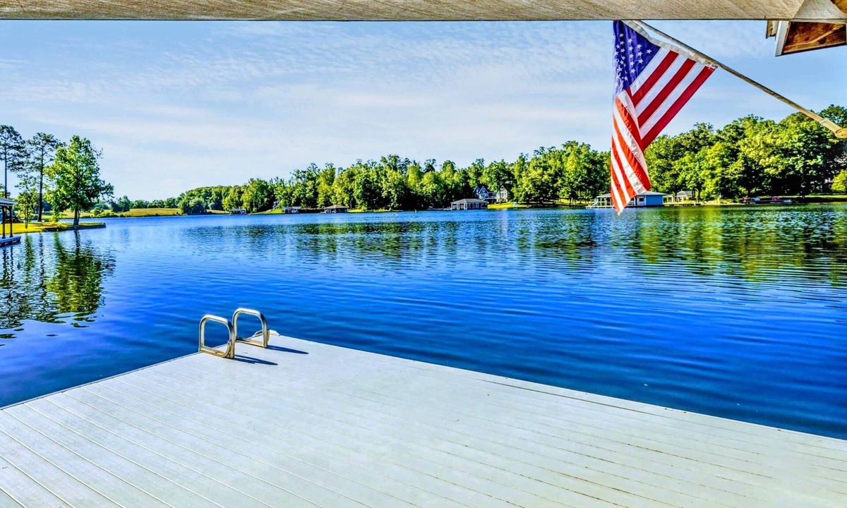 Mineral House | Lakefront Lake Anna, Fire Pit, Pool, Beach