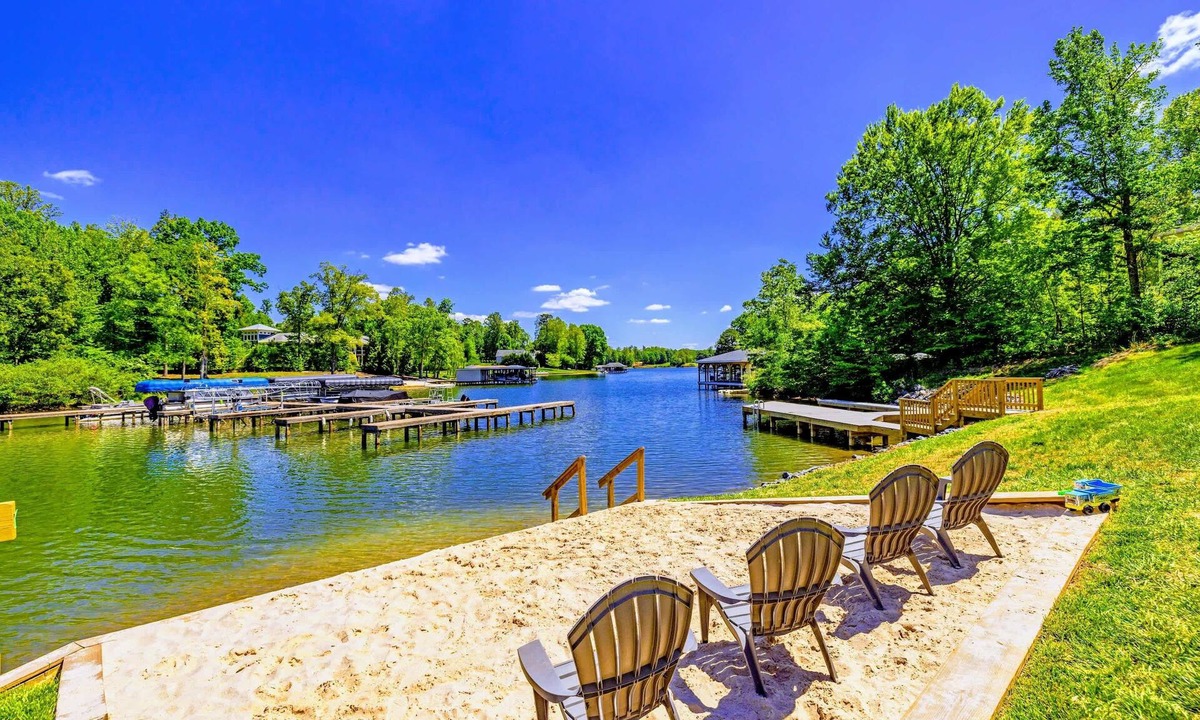 Mineral House | Lakefront Lake Anna, Hot Tub, Pool, Beach