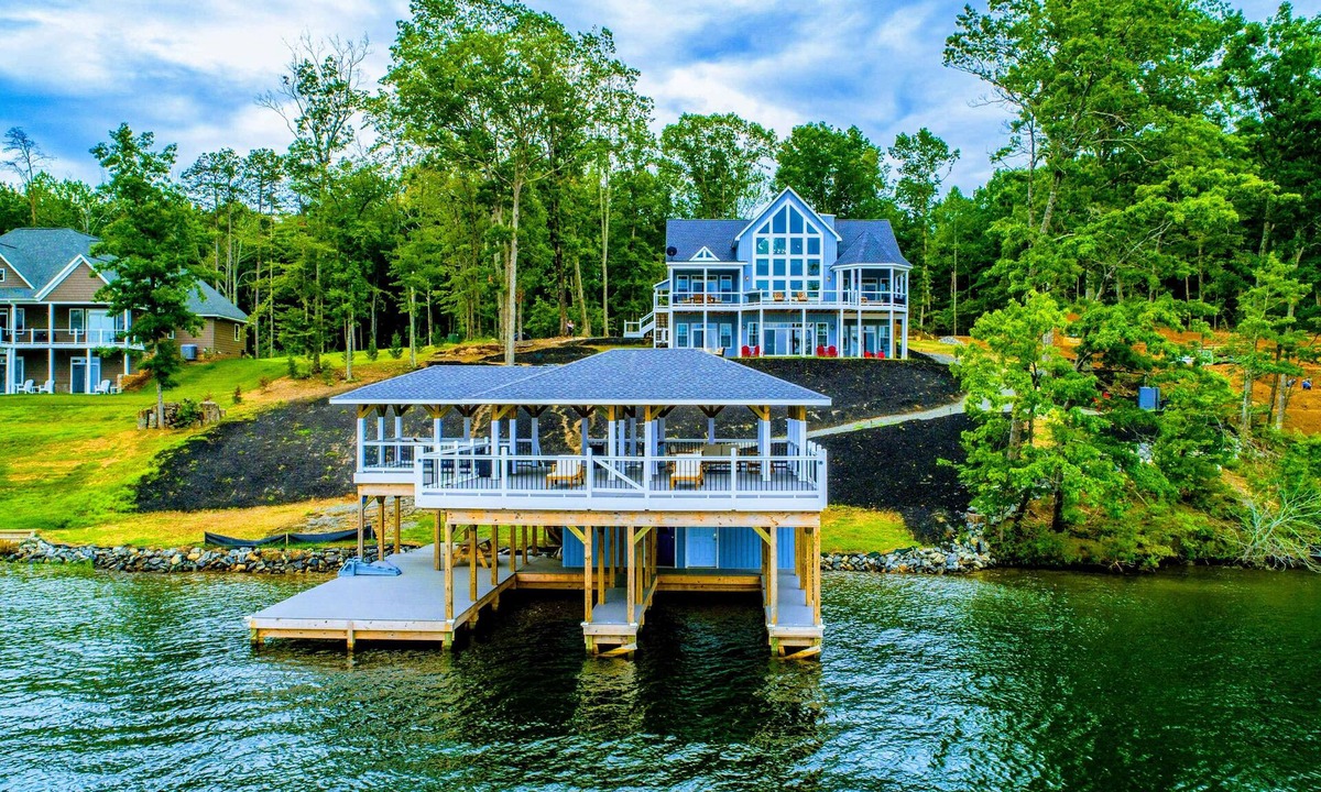 Mineral House | Lakefront Lake Anna, Hot Tub, Boat Dock