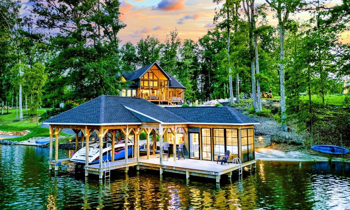 Bumpass House | Lakefront Lake Anna, Pool, Boat Dock, Deck Vie