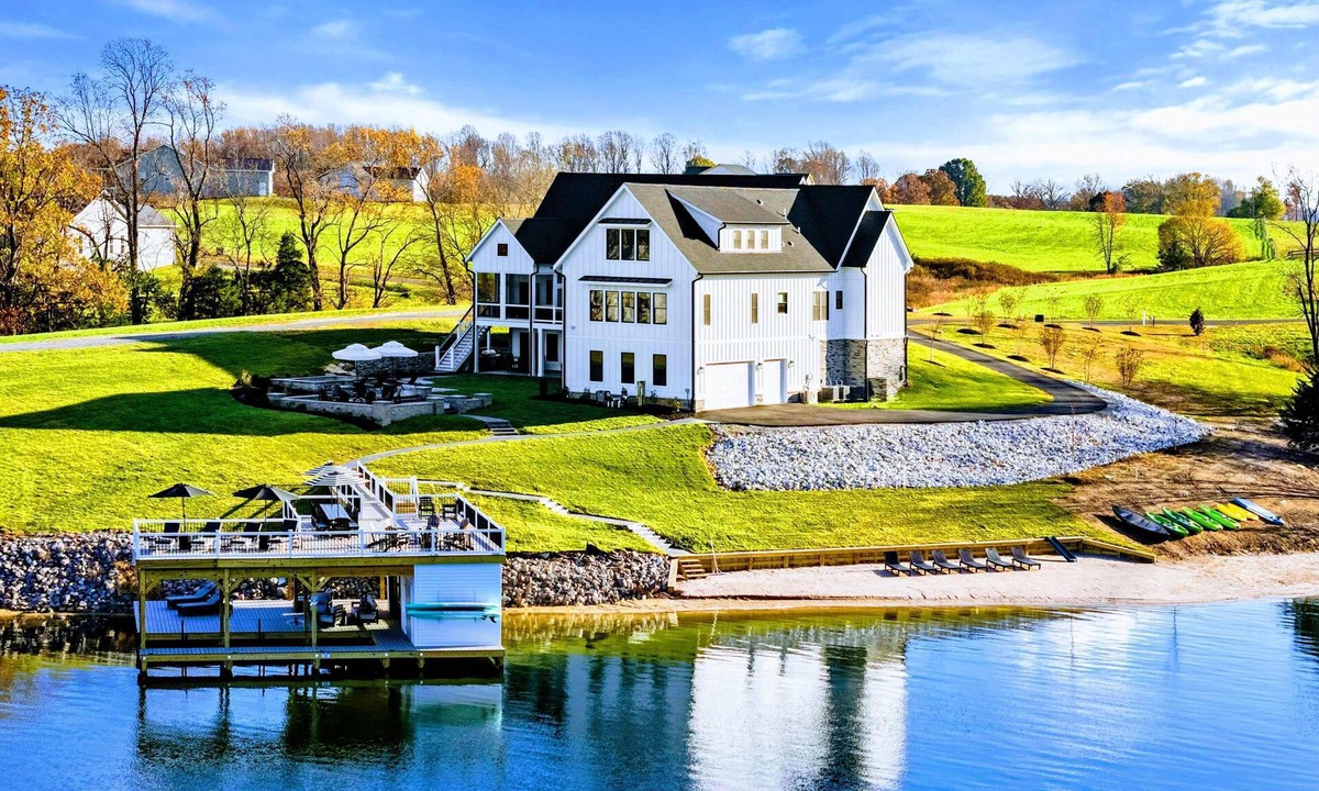 Mineral House | Lakefront Lake Anna, Pool, Beach, Dock