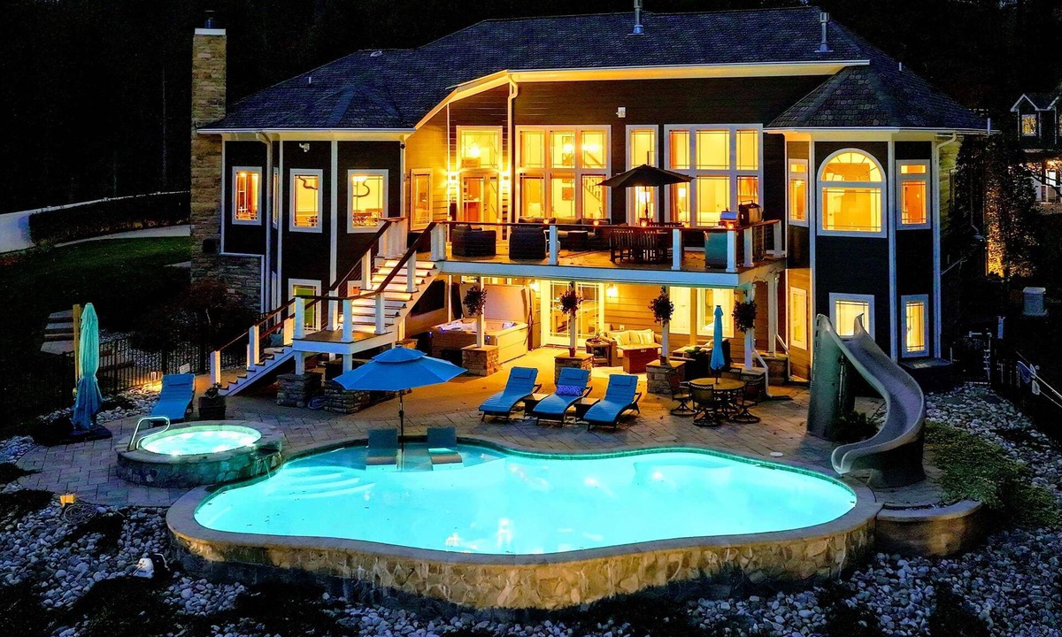 Livingston House | Lakefront Lake Anna, Pool, Spa, Dock