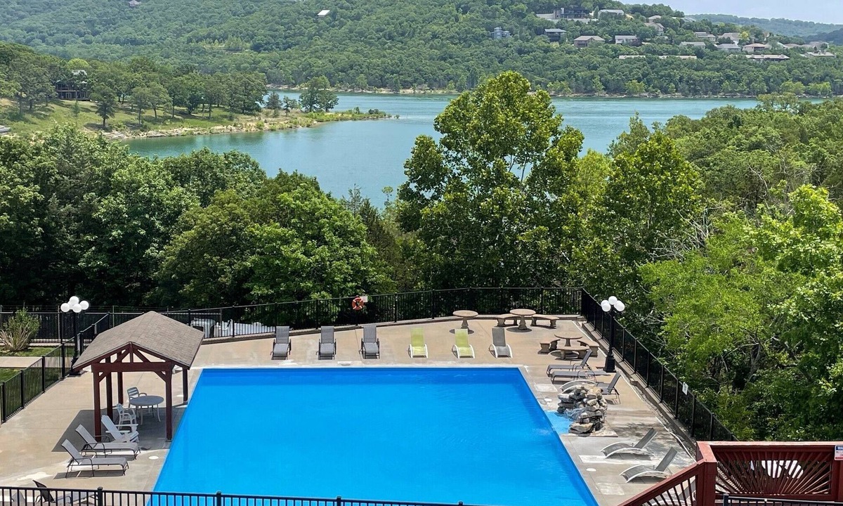 Indian Point Condo | LAKEFRONT, LAKE VIEW CONDO WITH A BOAT SLIP BY HUNTER'S FRIEND RESORT