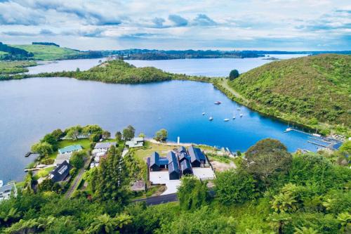 Tikitere House | Lakefront Living - Lake Rotoiti Holiday Home
