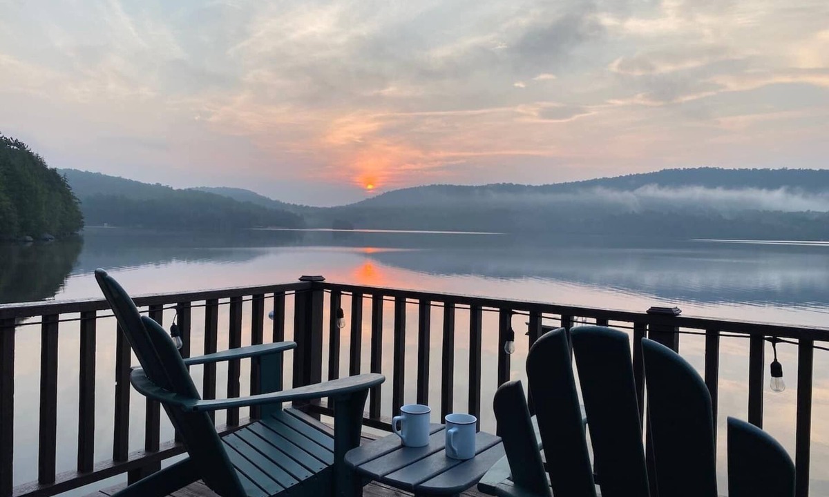 Town of Clifton House | Lakefront living with incredible lake and mountain views