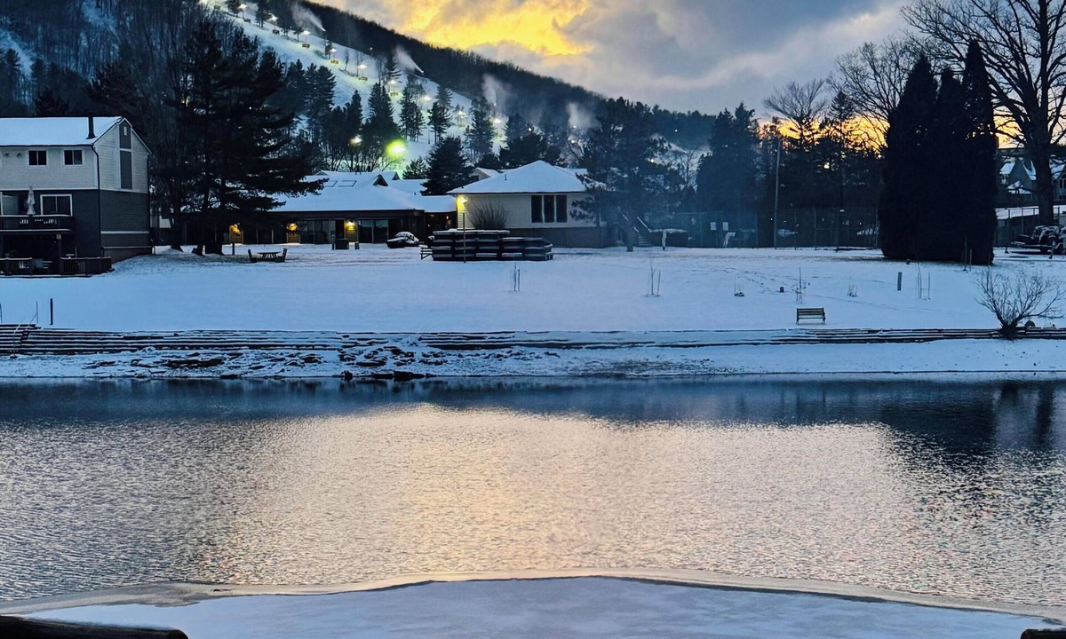 McHenry Hotel | LakeFront Lodge