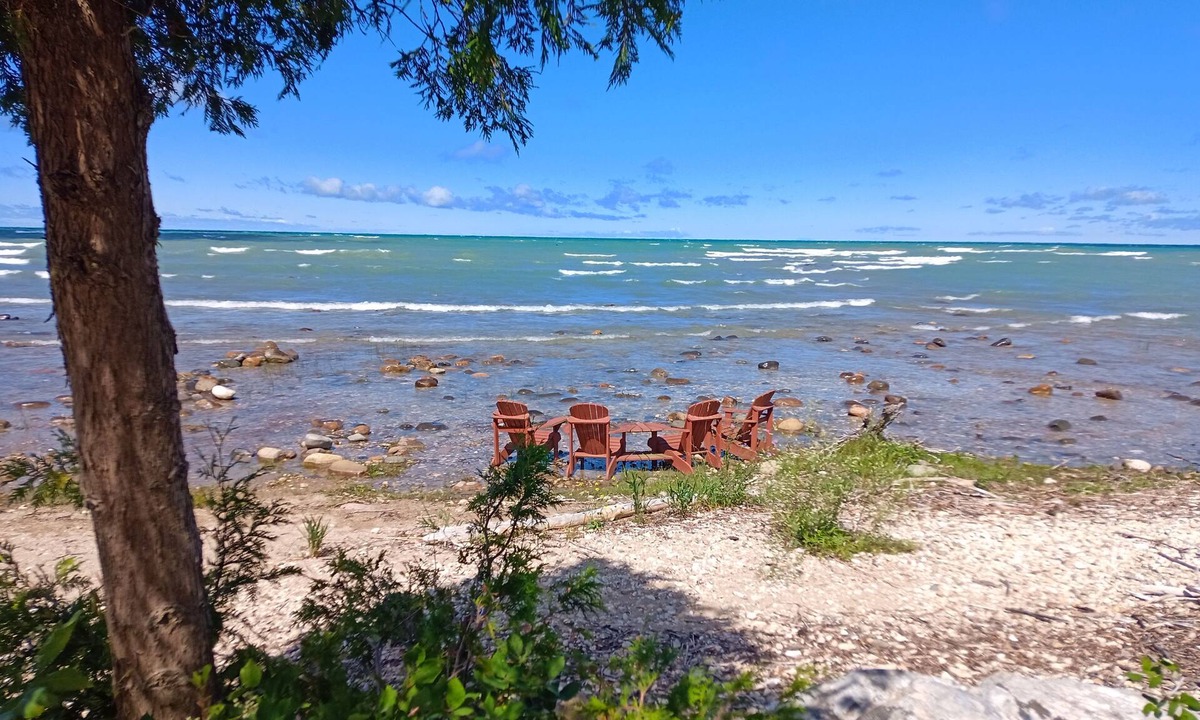 Kincardine Cabin | Lakefront log cabin in the woods!