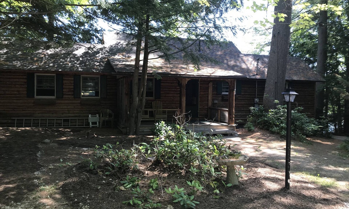 Bridgton Cottage | Lakefront Log Cabin!