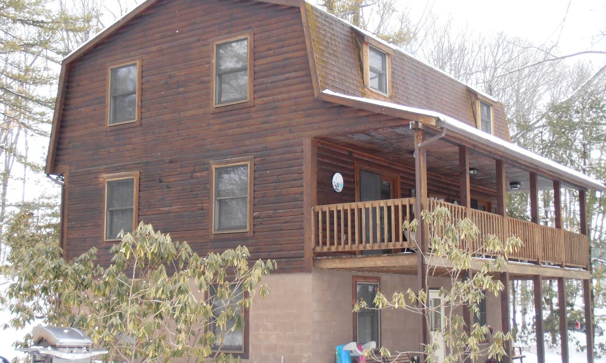 North Glade Hills Cabin | Lakefront Log Home w/Dock Slip, 30% Weekly Discount, 2 Miles from Nat. Park