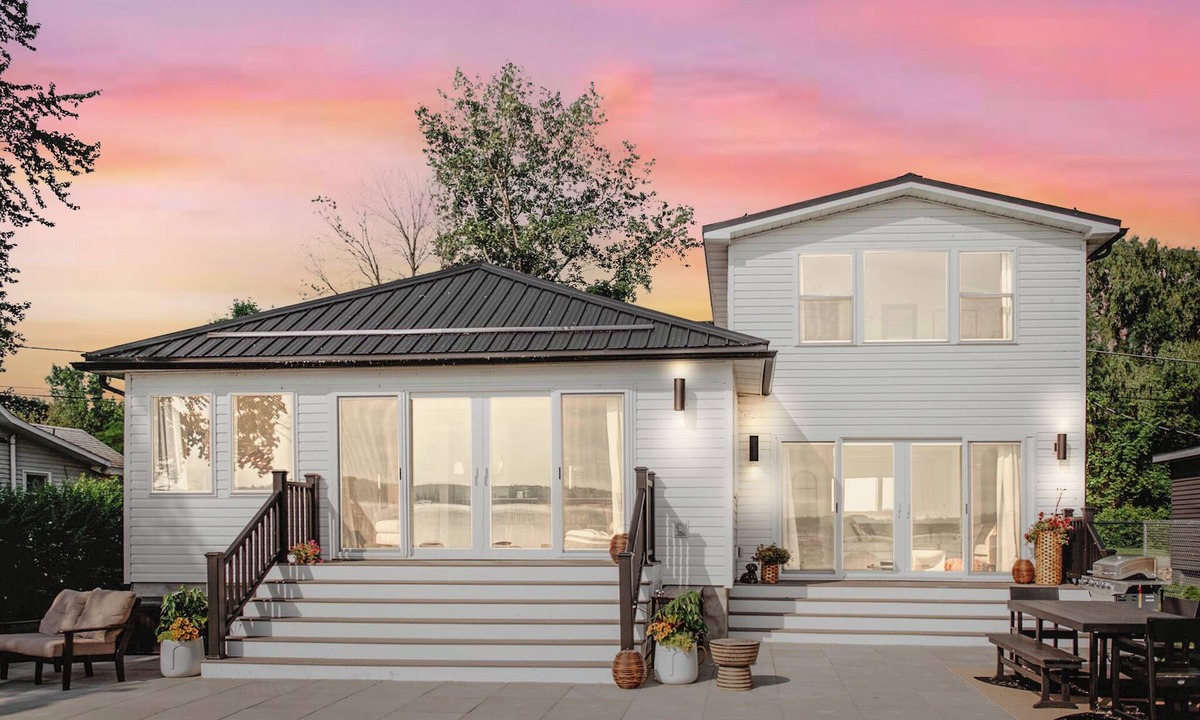 Auburn House | Lakefront Luxe | Dock, Kayaks & Modern Design