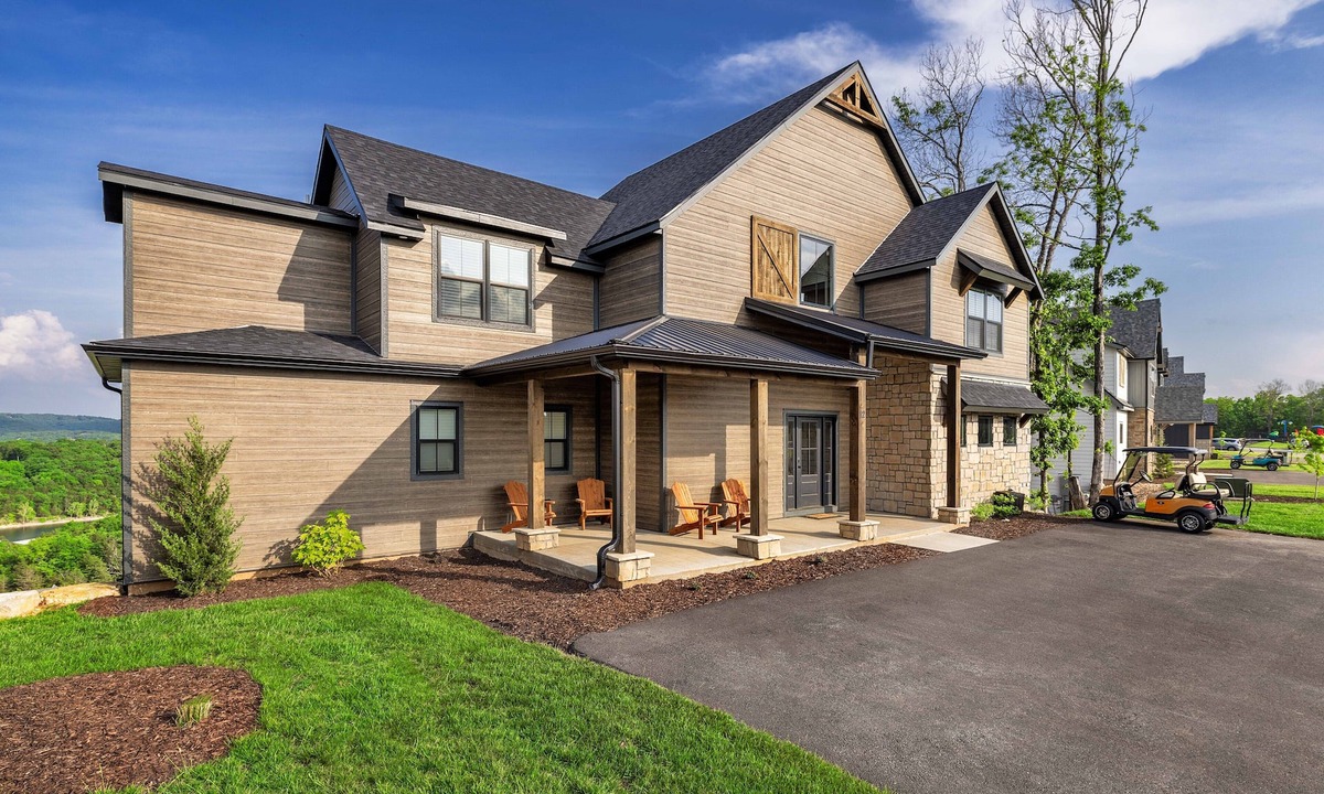 Kimberling City House | Lakefront Luxury Lodge | Dock + Kayaks + Pools + Mini Golf + Free Amenities