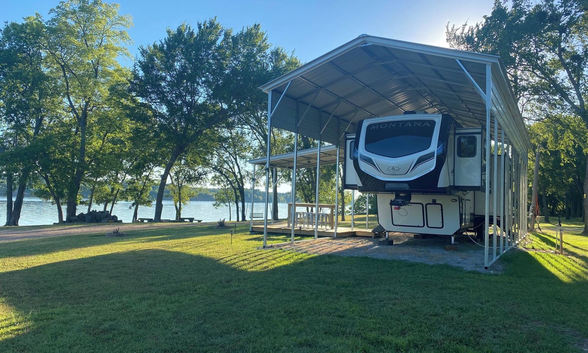 Mayes County House | Lakefront luxury 5th wheel on Lake Hudson. No cleaning fees!