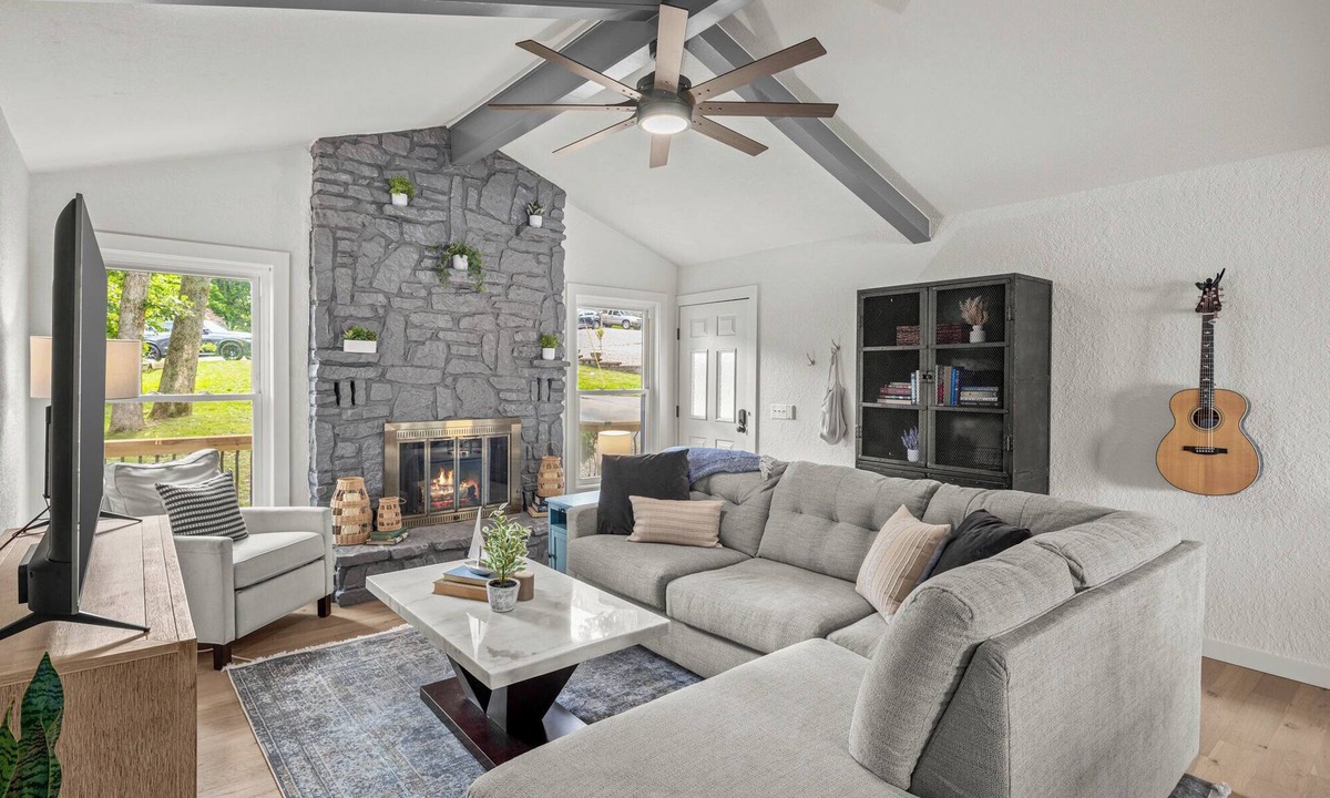 Bella Vista House | Lakefront, luxury beds, hot tub, fire pit, game room, private dock, kayaks