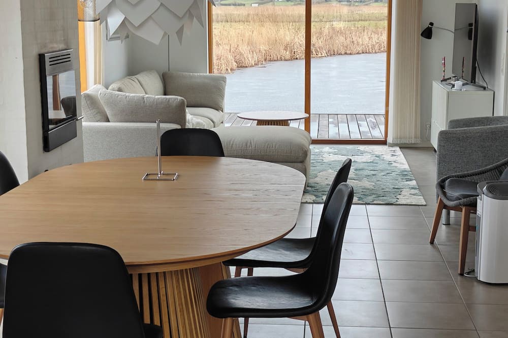 Stubbekobing House | Lakefront luxury holiday retreat with cozy loft
