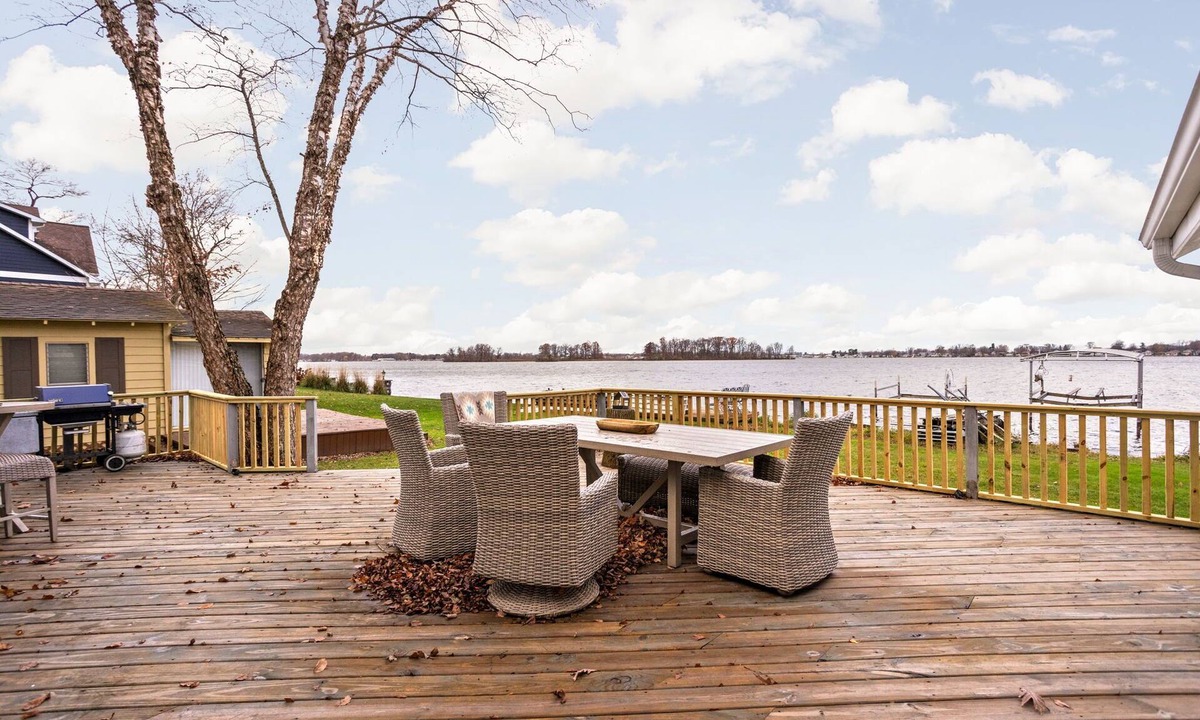 Rochester House | Lakefront Luxury on Lake Manitou - Modern Comforts & Stunning Views