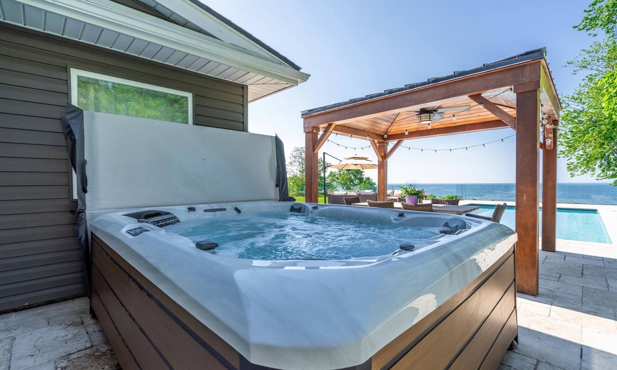 Kingsville House | Lakefront Luxury | Pool, Hot Tub, Wine Route