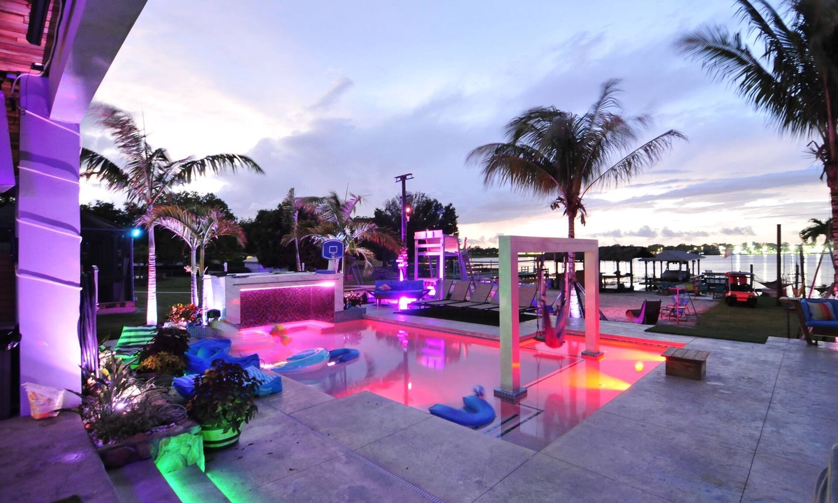 Orlando House | Lakefront Luxury pool 3100sq ft on lake.