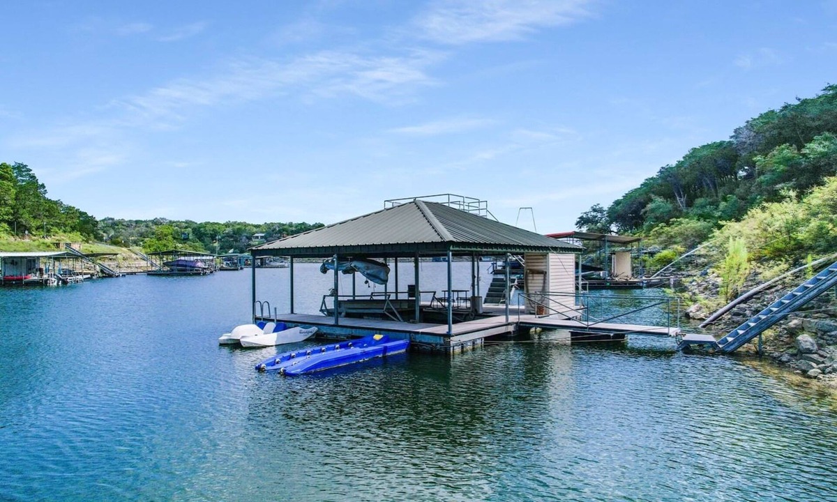 Lodge Acres House | Lakefront Luxury with Boat Dock and Wet Sauna
