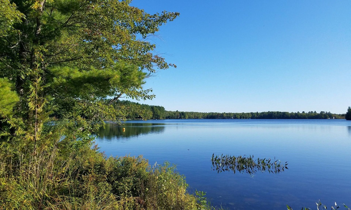 Plymouth House | Lakefront Maine Home - year round