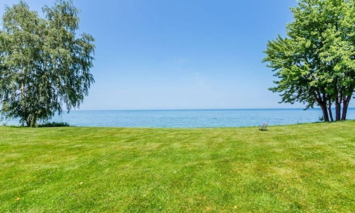 Williamson Cottage | Lakefront Midcentury Cottage
