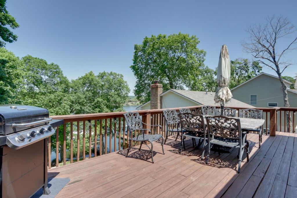 Roach House | Lakefront Missouri Vacation Rental w/Dock & Slip!