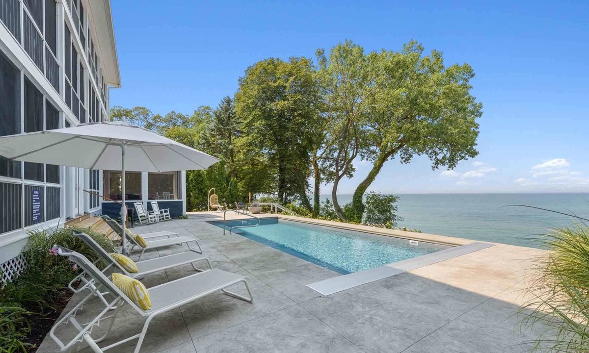 Union Pier House | Lakefront Modern Mansion With Heated Pool 9BR's On Private Sandy Beach