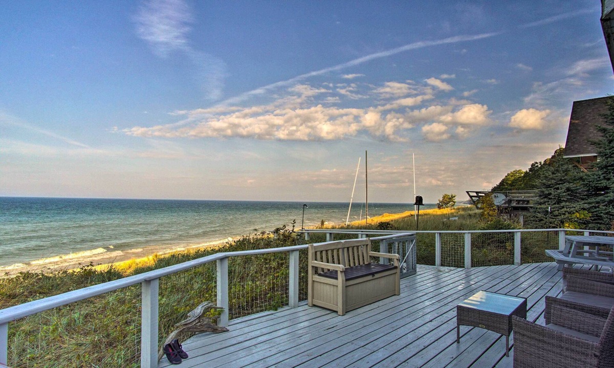 Montague Cottage | Lakefront Montague Cottage w/Deck & Beach!