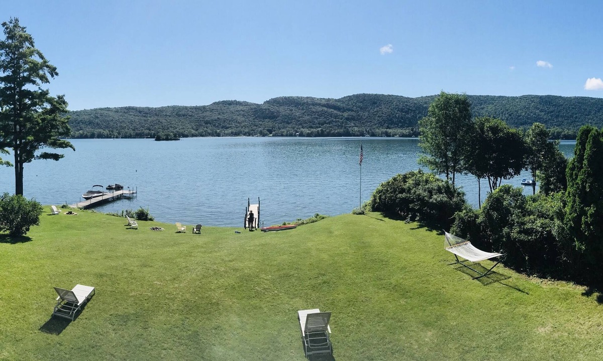 North Lake George Cottage | Lakefront Multifamily Retreat